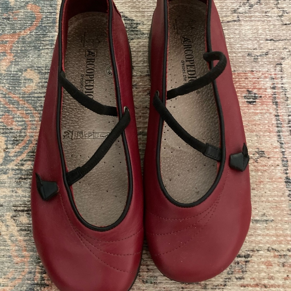 A’rcopedico Red Ballet Flats - size 42